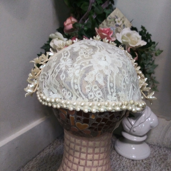 Antique 1920\'s Ivory Lace Bridal Headpiece With Wax Flower & Pearl Trim main image 10